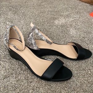 Ann Taylor Black & Snake Skin Wedges